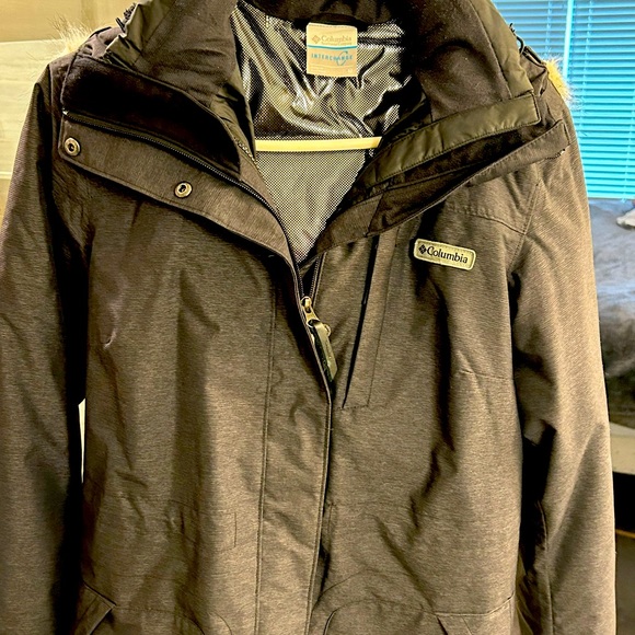 Grey with grey fur hood - Picture 1 of 5